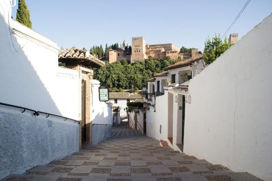 Granada: Albaicín, Sacromonte & Museum of Caves Walking Tour - Sacromonte caves and Museo de las Cuevas stop