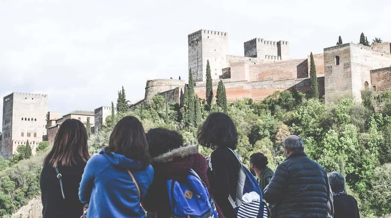 Granada: Albayzin and Sacromonte Hybrid Walking Tour - Key highlights at a glance
