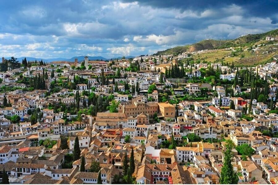Granada : Albayzin and Sacromonte Walking Tour - Private Granada, Two Neighborhoods, One Point of View