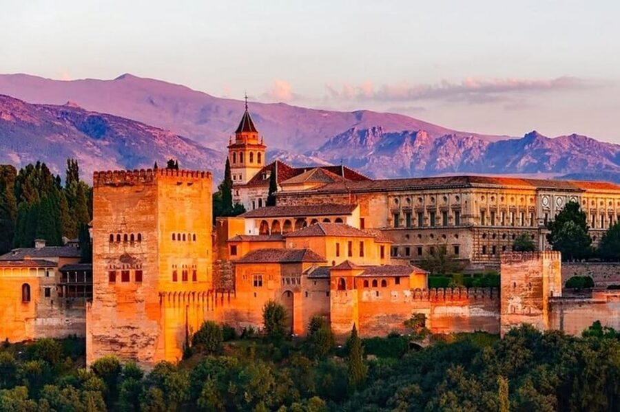 Granada : Albayzin and Sacromonte Walking Tour - What “Private and Customizable” Really Means Here