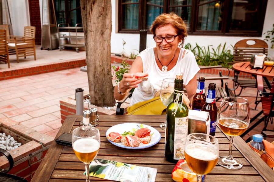 Granada: Albayzin and Sacromonte Walking Tour - Who should book this, and who should skip it