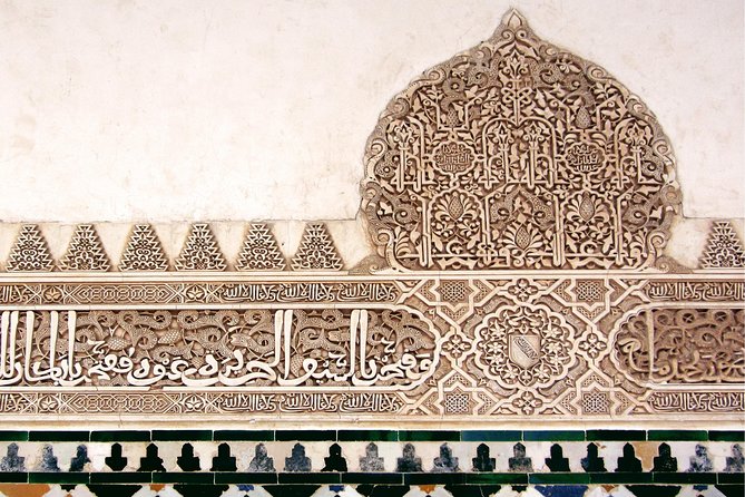 Granada: Alhambra, Albaicin and Sacromonte Guided Tour - Logistics that actually matter on tour day