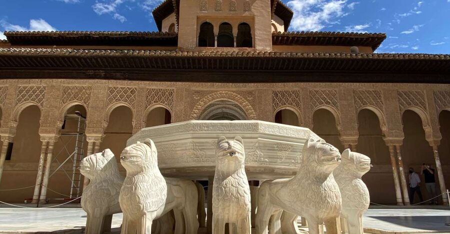 Granada: Alhambra, Alcazaba, and Generalife Private Tour - Key Points at a Glance