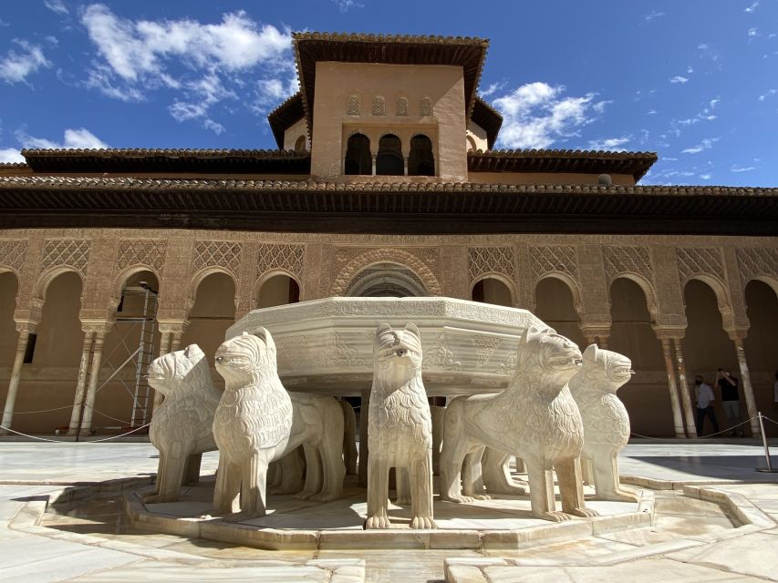 Granada: Alhambra, Alcazaba, and Generalife Private Tour - Why the Alhambra Works Best With a Real Plan