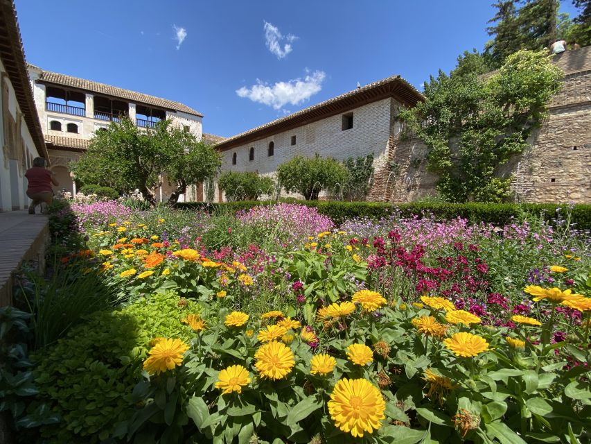 Granada: Alhambra, Alcazaba, and Generalife Private Tour - Alhambra Fortress Time: Alcazaba and the View Over Granada