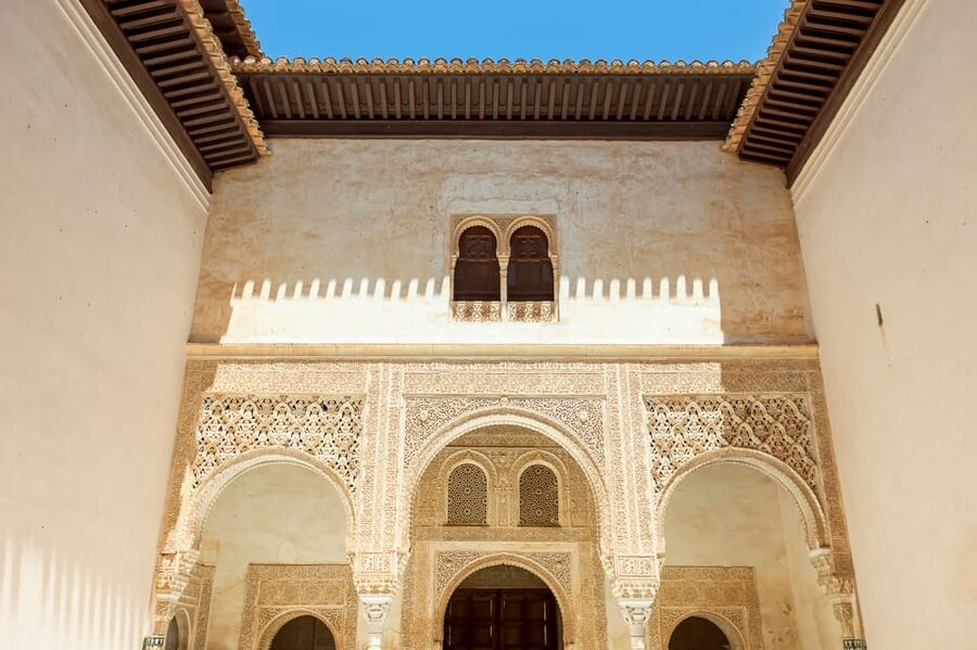 Granada: Alhambra and Albaicín Small Group Tour - Your guide, headsets, and pacing: the difference between seeing it and understanding it