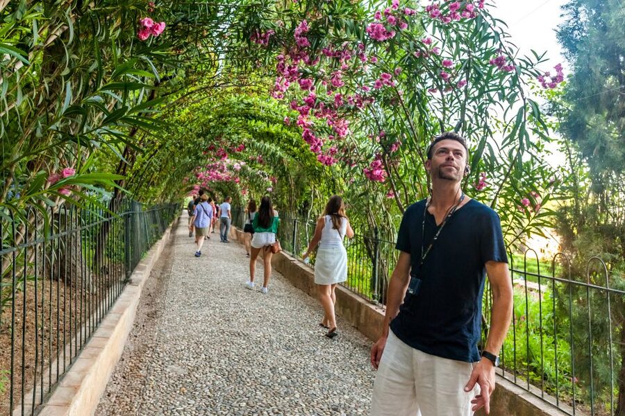 Granada: Alhambra and Generalife Garden Ticket & Guided Tour - What you actually get in 3 hours (and what you don’t)