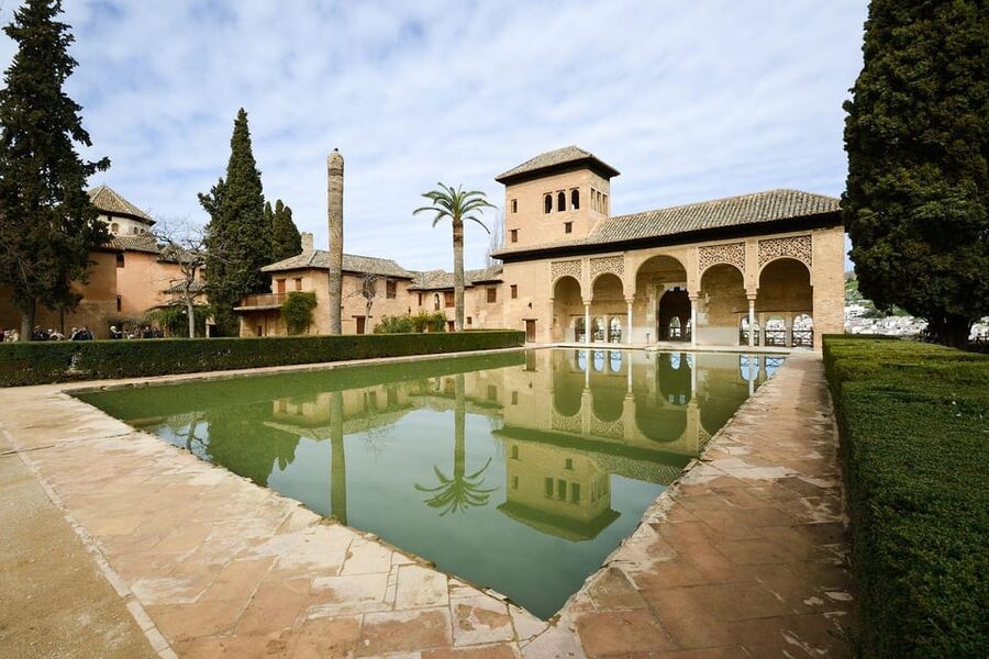 Granada: Alhambra and Generalife Garden Ticket & Guided Tour - Price and value: when this $81 ticket makes sense