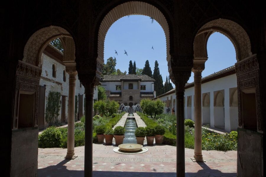 Granada Alhambra and Generalife Gardens Experience Tour - The Islamic Art and Architecture You’ll Actually Know How to Notice
