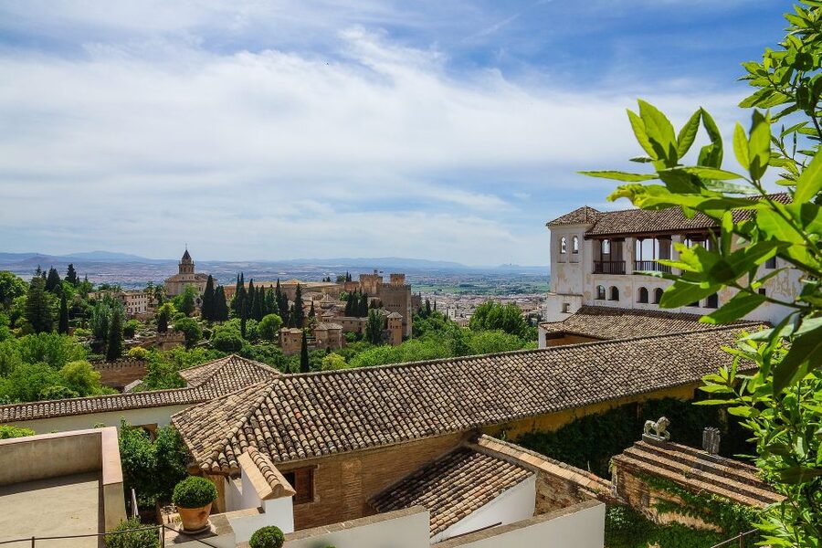 Granada: Alhambra and Generalife Gardens Guided Tour - Charles V Palace: the included stop many people forget to prioritize