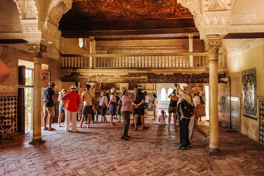 Granada: Alhambra and Nasrid Palaces Entry Ticket - Generalife Gardens: where the fountains slow your pace