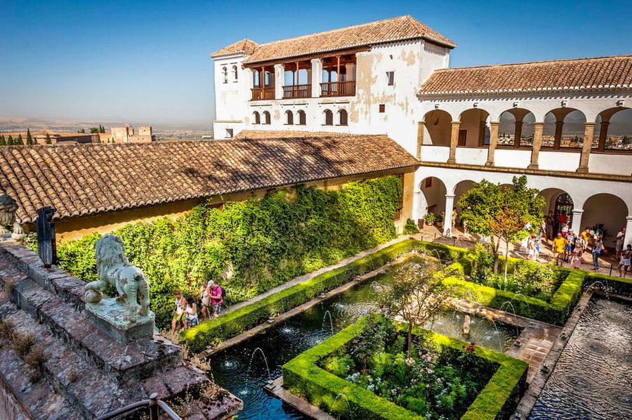 Granada: Alhambra and Nasrid Palaces Entry Ticket - Rules that affect comfort: photos, shorts, luggage, and pets