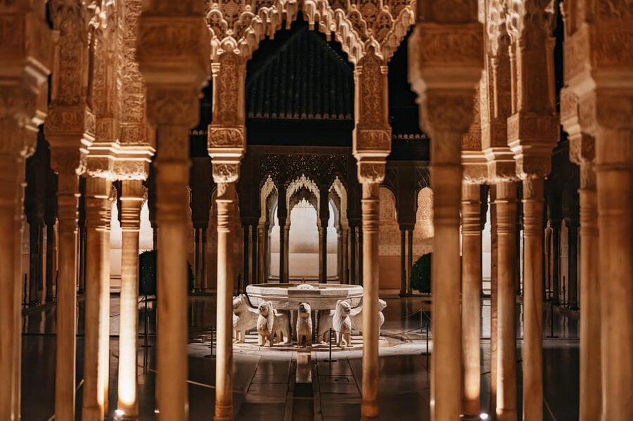 Granada: Alhambra and Nasrid Palaces Guided Tour at Night - Key highlights you’ll remember