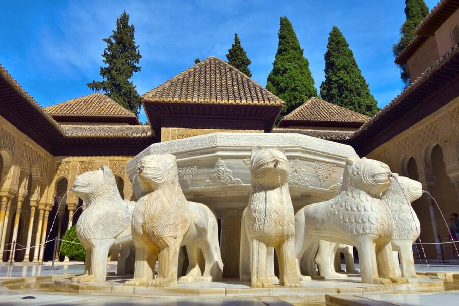 Granada: Alhambra and Nasrid Palaces Private Guide Tour - Why a private Alhambra guide changes everything