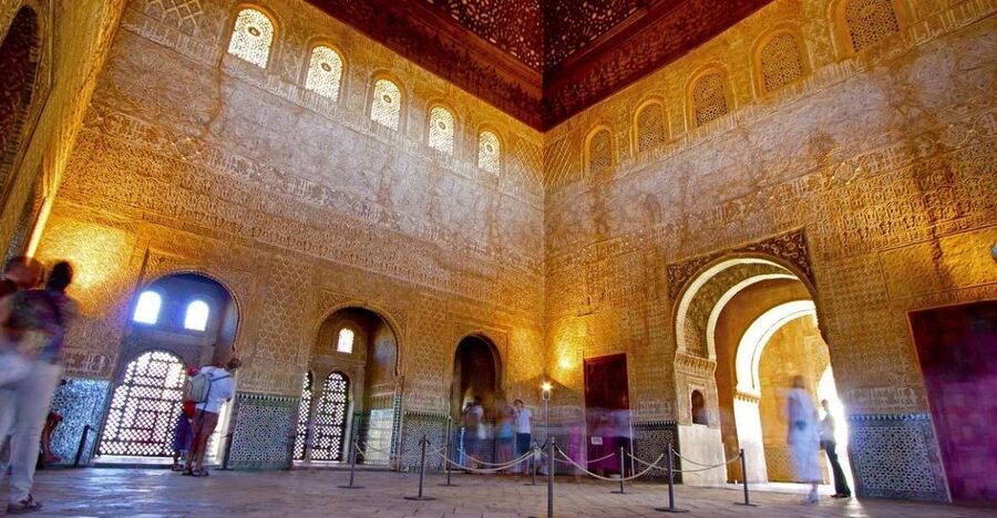 Granada: Alhambra and Nasrid Palaces Private Tour - Timing tweaks, access changes, and the ID requirement