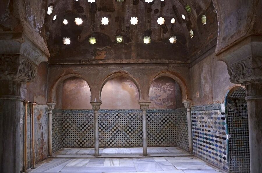 Granada: Alhambra and Nasrid Palaces Private Tour - Skip-the-line starts at the Welcome Visitor Centre