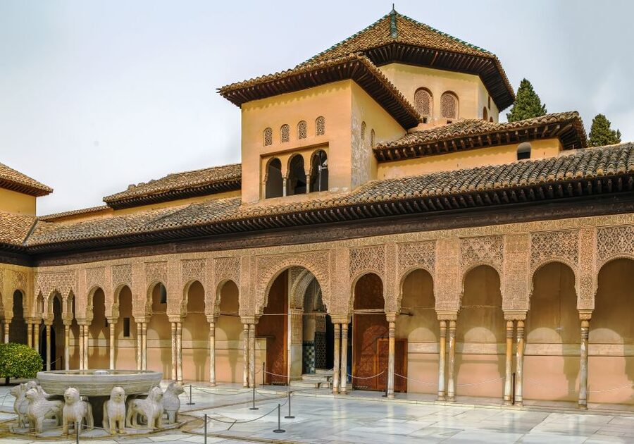 Granada: Alhambra and Nasrid Palaces Private Tour - Generalife Gardens: calm gardens and reflecting pools