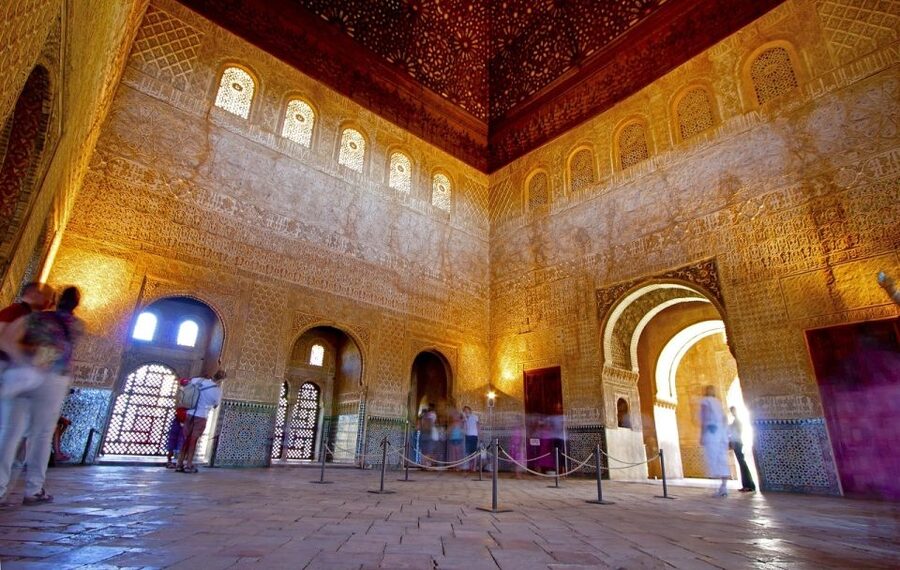 Granada: Alhambra and Nasrid Palaces Private Tour - The guide factor: Rosa, Antonio, Emilio, and the right kind of detail