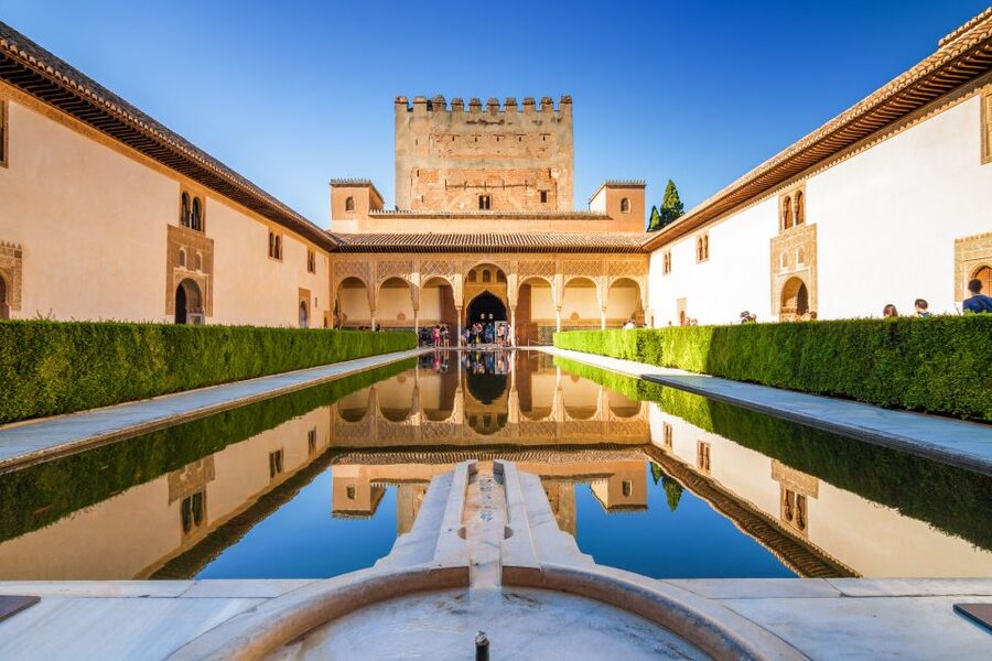 Granada: Alhambra and Nasrid Palaces Small Guided Tour - Generalife Gardens: The Sultan’s Summer Escape