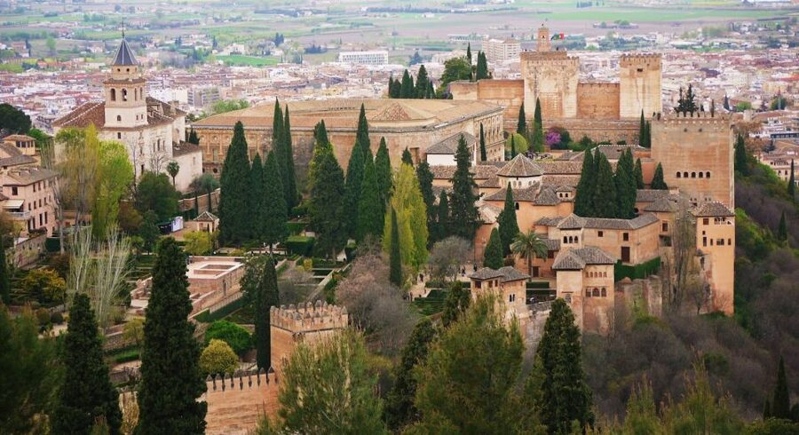 Granada: Alhambra and Nasrid Palaces Small Guided Tour - What You’ll Notice Most: Guide Styles, Small Groups, and Shortcuts