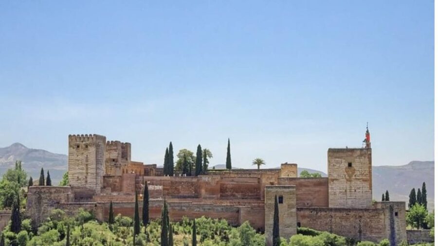 Granada: Alhambra and Nasrid Palaces Tour without Tickets - What this tour actually gives you (and why it’s worth it)