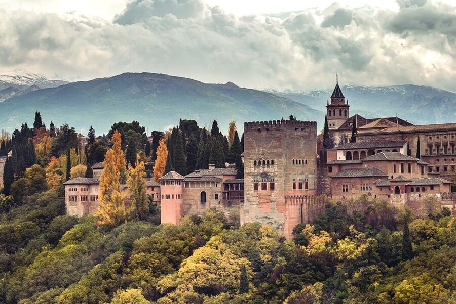 Granada: Alhambra, Cathedral, Royal Chapel and Albayzin tour - Albayzín on Foot with Official Guides: narrow streets and real viewpoints