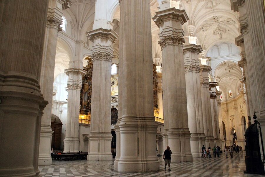 Granada: Alhambra, Cathedral & Royal Chapel Tour w/ Tickets - Entering the Christian monuments: Granada Cathedral and the Royal Chapel