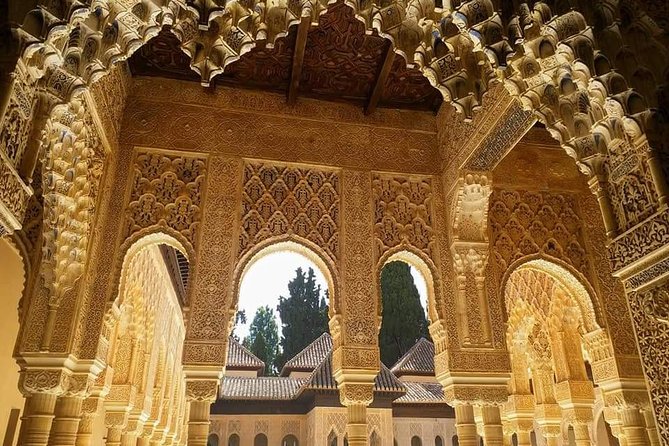 Granada: Alhambra Comlex + Nasrid Palaces + Alcazaba Guided Tour - Meeting at the Alhambra Online–Granavisión Welcome Visitor Center