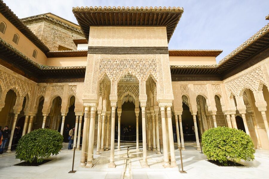 Granada: Alhambra Fast-Track Guided Tour - Key highlights at a glance