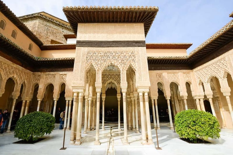 Granada: Alhambra & Gardens Tour w/Nasrid Palaces Option - Key Points to Know Before You Go