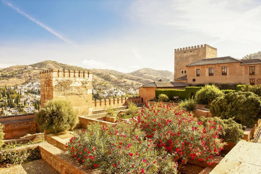 Granada: Alhambra, Generalife & Albaicin Private Tour - Palace of Charles V (about 10 minutes): a quick, useful contrast