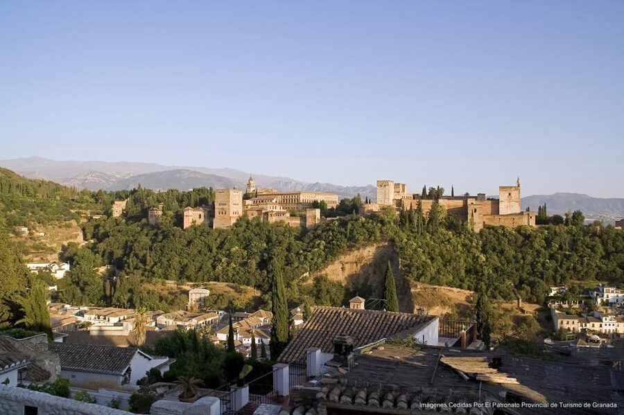 Granada: Alhambra Guided Tour and Flamenco Show - Key things to know before you go
