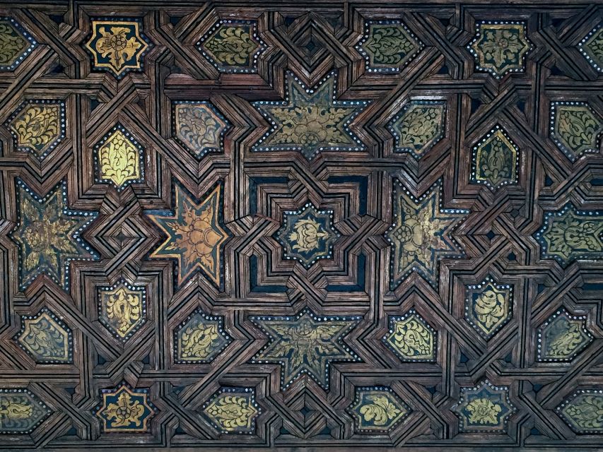 Granada: Alhambra Guided Tour w/ Nasrid Palaces & City Pass - Who this tour suits best (and who should skip it)