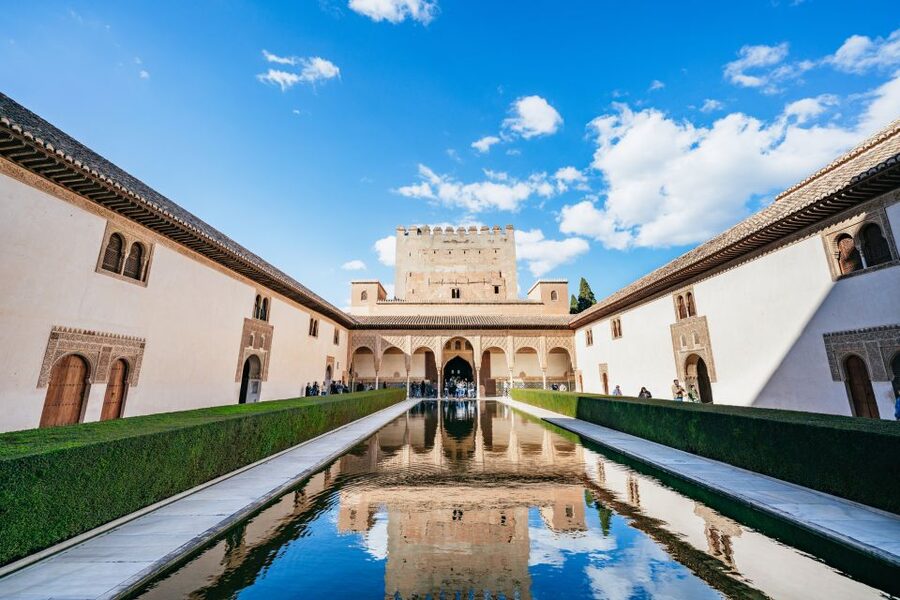 Granada: Alhambra Guided Tour with Nasrid Palaces & Gardens - Why this Alhambra guided route works in 3 hours