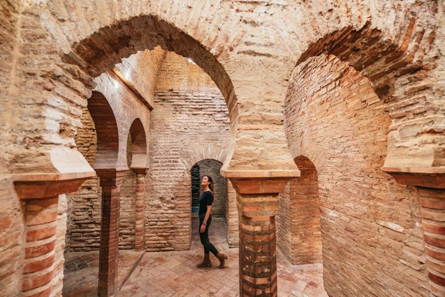 Granada: Alhambra Guided Tour with Nasrid Palaces & Gardens - Generalife Gardens: where Granada’s rulers cooled down