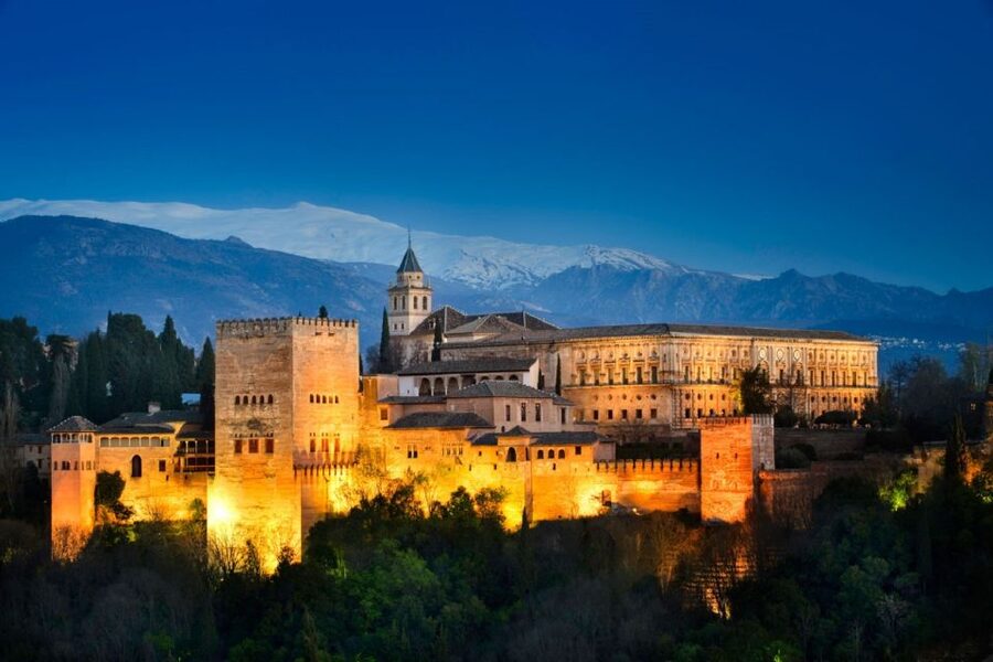 Granada: Alhambra, Nasrid, and Generalife Private Tour - Key moments that make this tour work