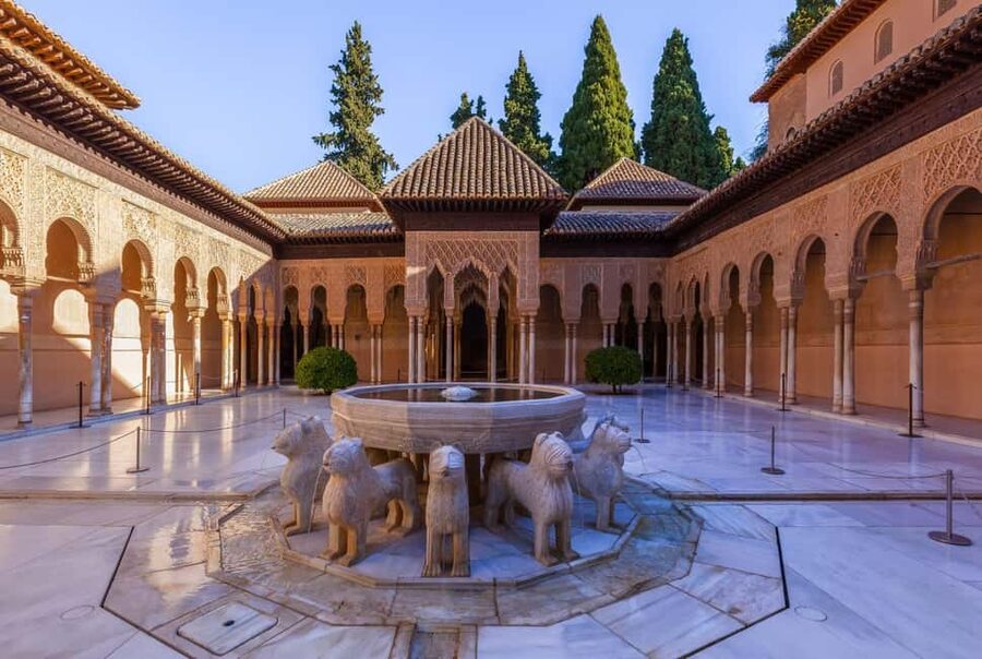Granada: Alhambra, Nasrid Palaces & Gardens guided Tour - Quick hits before you go