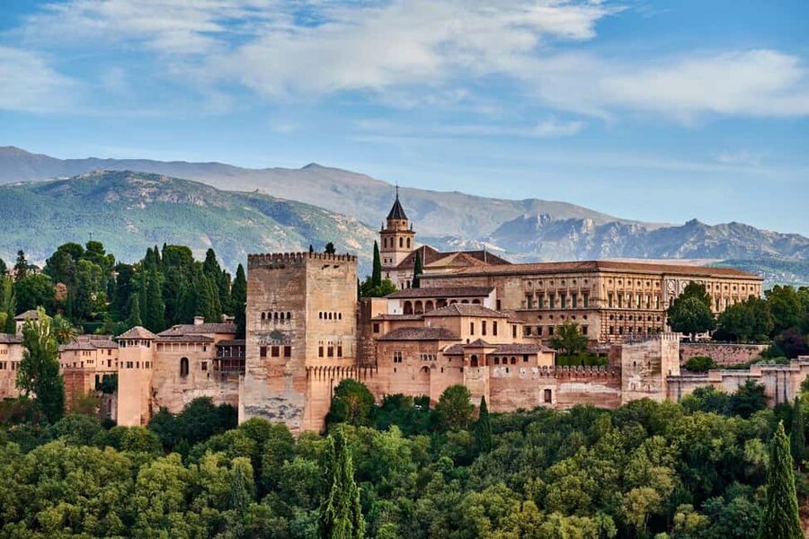 Granada: Alhambra, Nasrid Palaces & Gardens guided Tour - How the 3-hour flow works at the Alhambra complex