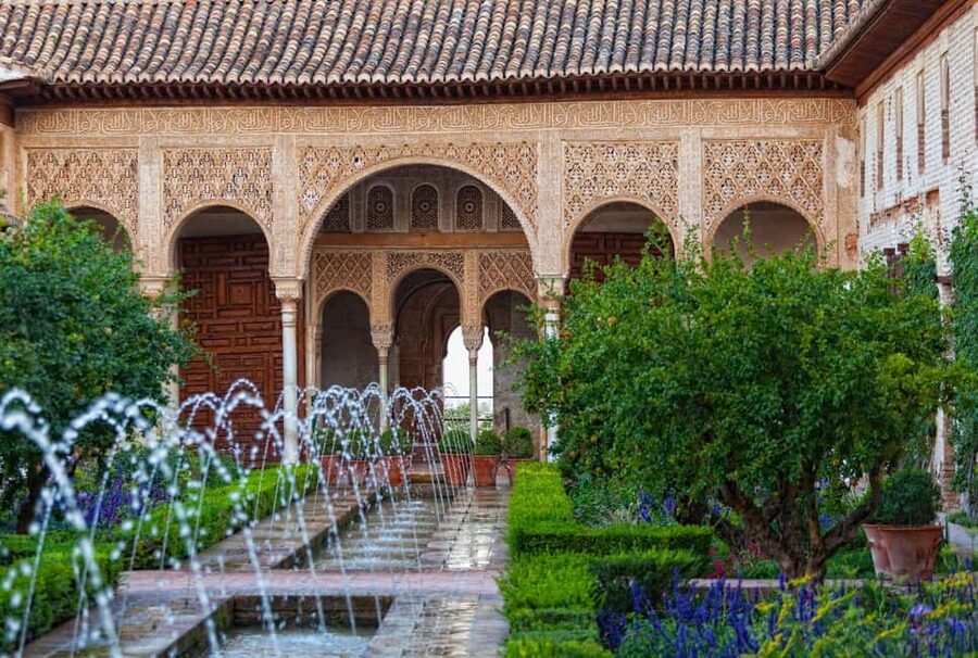 Granada: Alhambra, Nasrid Palaces & Gardens guided Tour - The Palace of Charles V stop (and a smart way to use it)