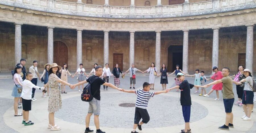 Granada: Alhambra, Nasrid Palaces, & Generalife Guided Tour - Meeting Point Reality Check: La Mimbre, the Yellow Mailbox, and Your Entry Tickets
