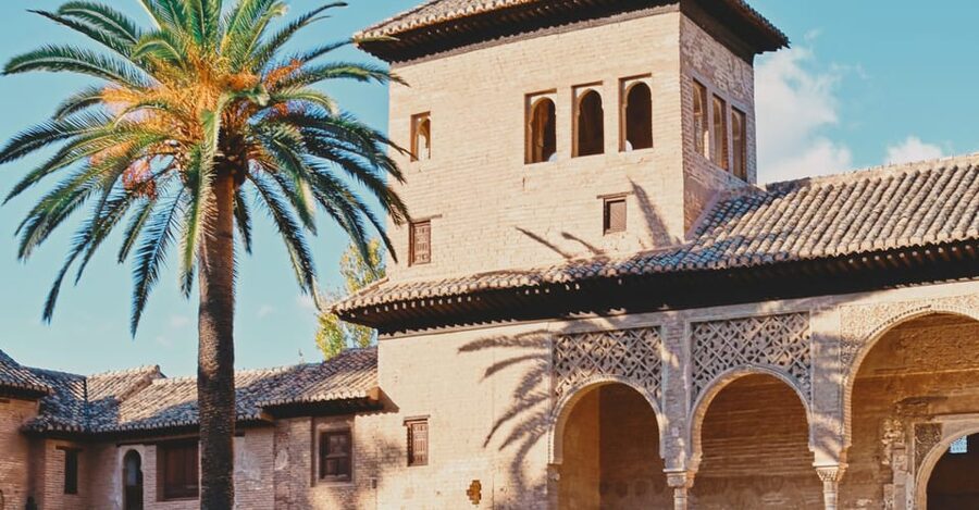 Granada: Alhambra & Nasrid Palaces Small Group Guided Tour - Nasrid Palaces and the Court of the Lions: the heart of the visit