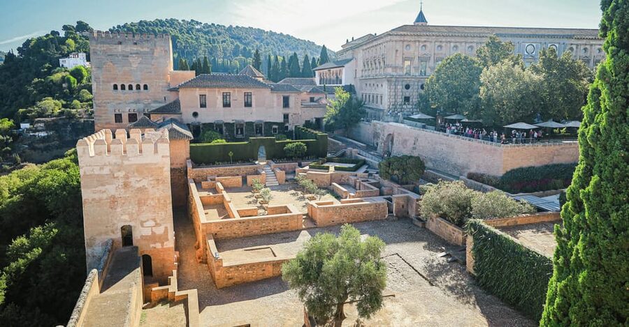 Granada: Alhambra & Nasrid Palaces Small Group Guided Tour - Price and value: is $117 fair for what you get