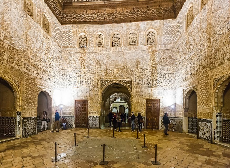 Granada: Alhambra & Nasrid Palaces Tour with Tickets - Nasrid Palaces: Patios, Royal Quarters, and the Details That Make It Click