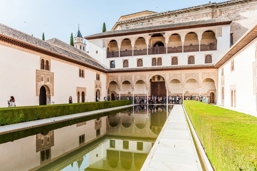 Granada: Alhambra & Nasrid Palaces Tour with Tickets - Generalife Gardens: Where the Day Cools Down