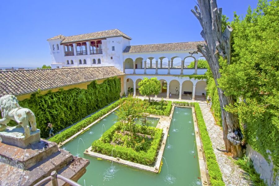 Granada: Alhambra Small Group Tour with Nasrid Palaces - Practical tips to keep your Alhambra day easy