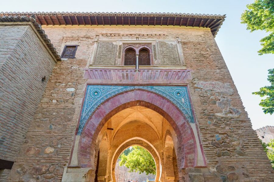 Granada: Alhambra Ticket and Guided Tour with Nasrid Palaces - Key takeaways before you go