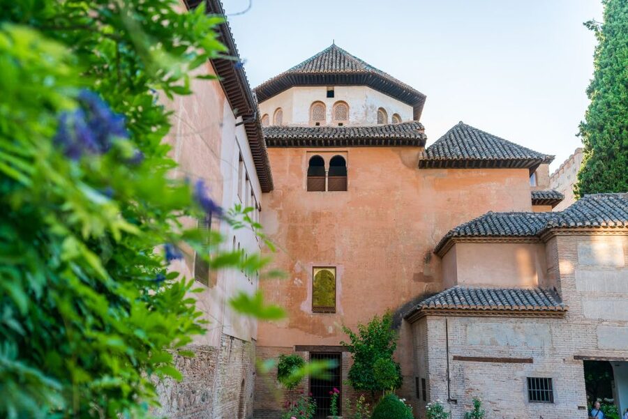 Granada: Alhambra Ticket and Guided Tour with Nasrid Palaces - Practical Tips That Make This Tour Smoother