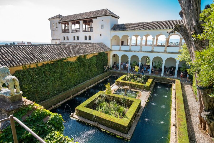 Granada: Alhambra Ticket and Guided Tour with Nasrid Palaces - Medina and Alcazaba: The Fortress Side of the Story