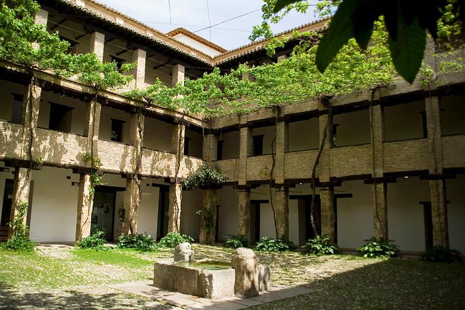 Granada and Albaicin: Wine and Tapas Tour - The tapas crawl: what’s included at the three bars