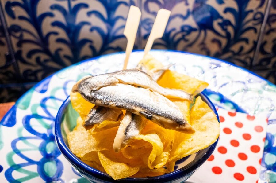 Granada: Authentic and intimate Flamenco Show with Snacks - Finding It: Albaicín Location and the Cave Experience